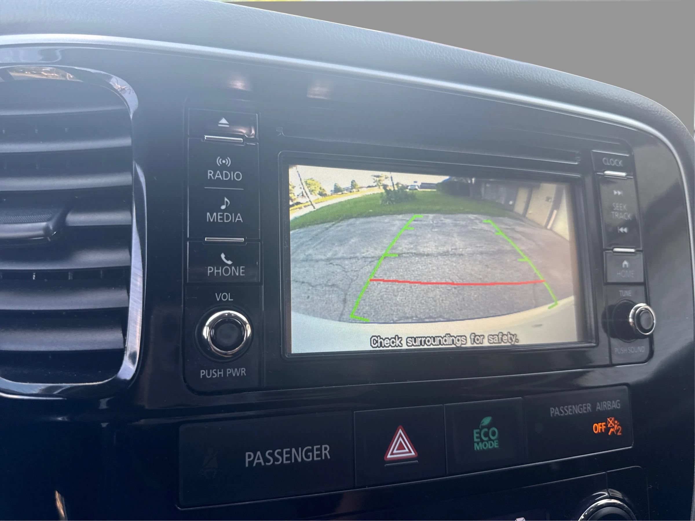 Used 2016 Mitsubishi Outlander SE AWD/4WD image 24