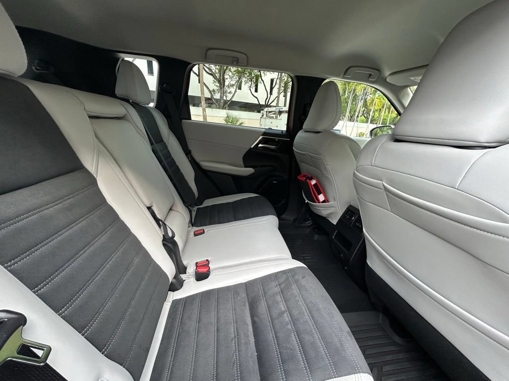 Used 2025 Mitsubishi Outlander SE FWD image 37