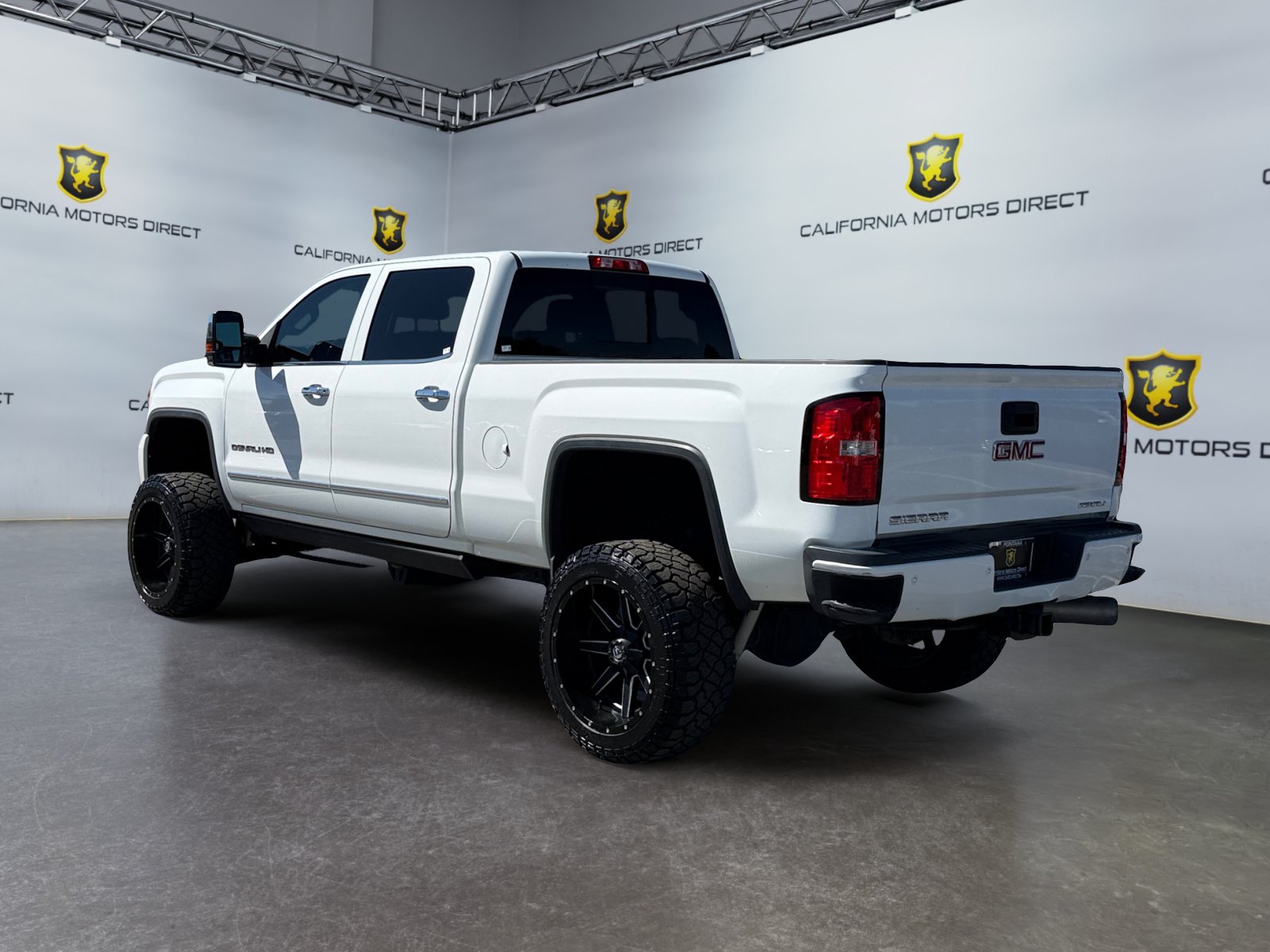 Used 2015 GMC Sierra 2500 Denali w/ Duramax Plus Package AWD/4WD image 3