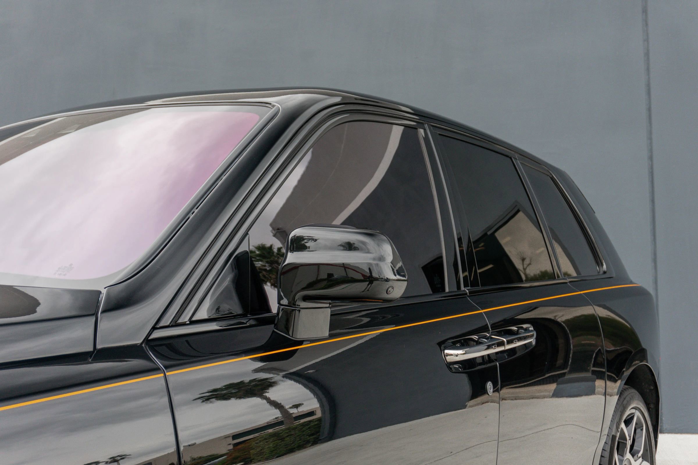 Used 2023 Rolls-Royce Cullinan Black Badge w/ Leather Finishing Pack image 28