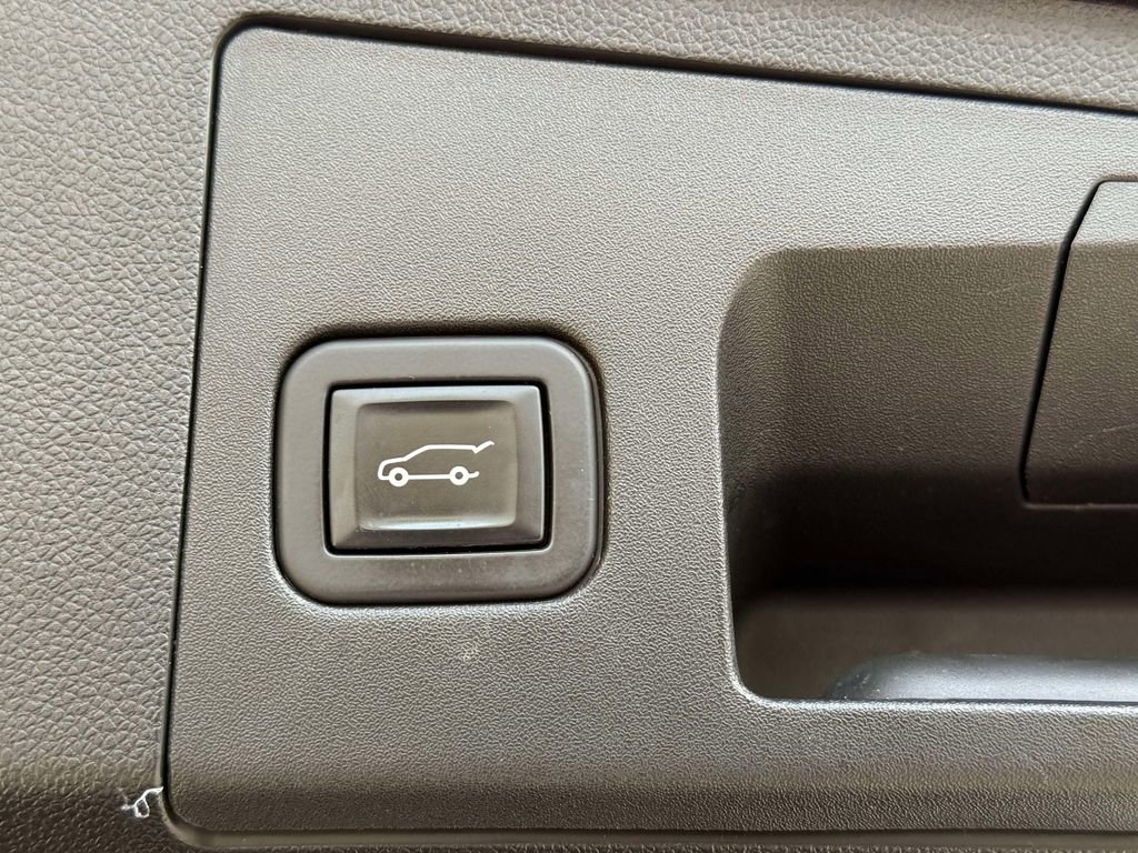 Used 2021 Cadillac XT4 Sport w/ Cold Weather Package image 18