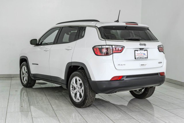 Used 2024 Jeep Compass Latitude AWD/4WD image 8