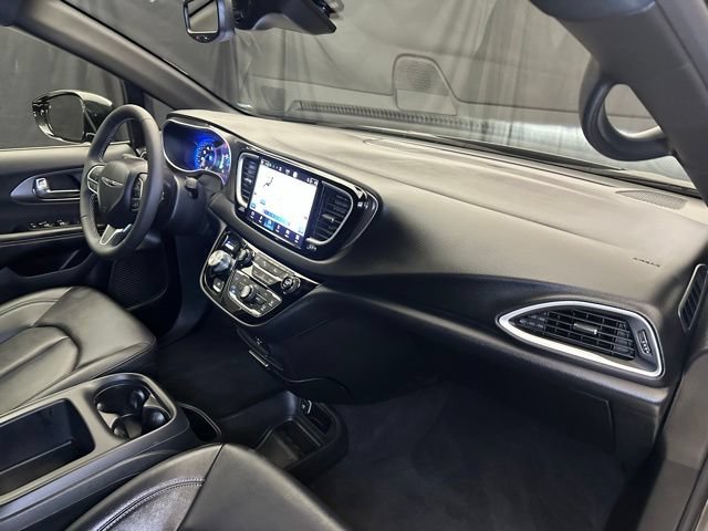 Used 2026 Chrysler Pacifica Select FWD image 17
