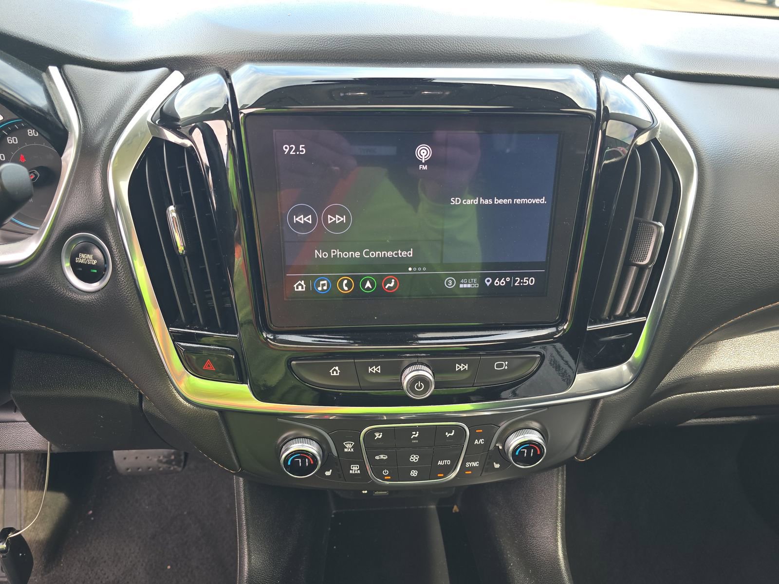 Used 2021 Chevrolet Traverse LT w/ LT Premium Package image 18