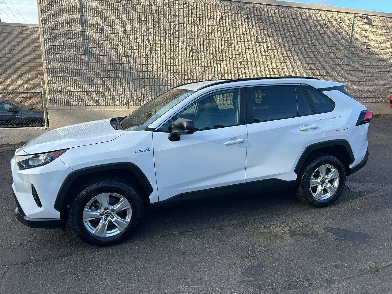 Used 2021 Toyota RAV4 LE AWD/4WD image 8