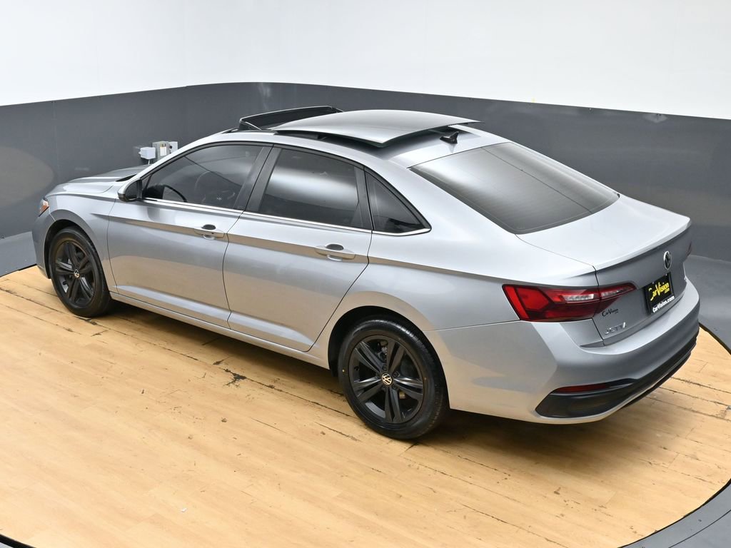 Used 2023 Volkswagen Jetta SE w/ Panoramic Sunroof Package image 44