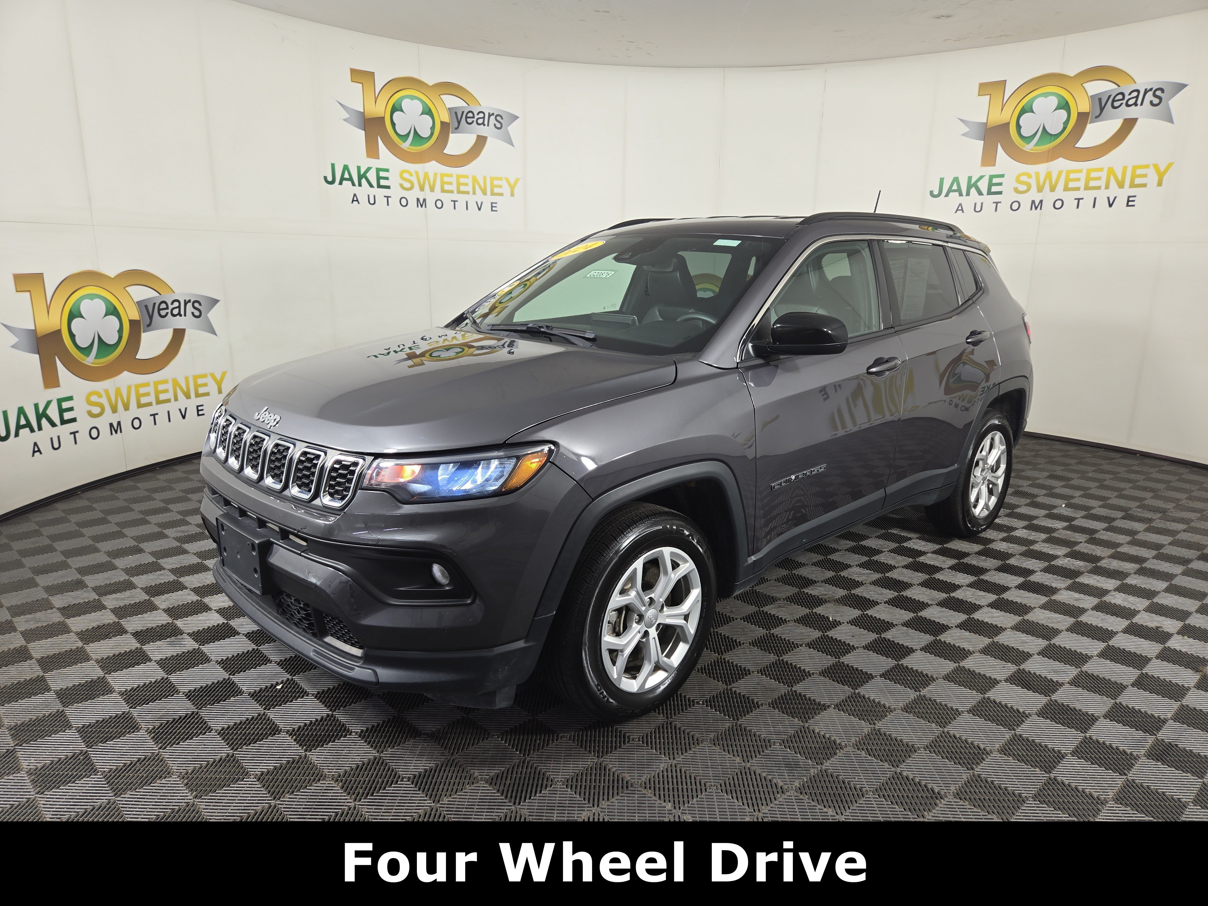 Used 2024 Jeep Compass Latitude AWD/4WD image 3