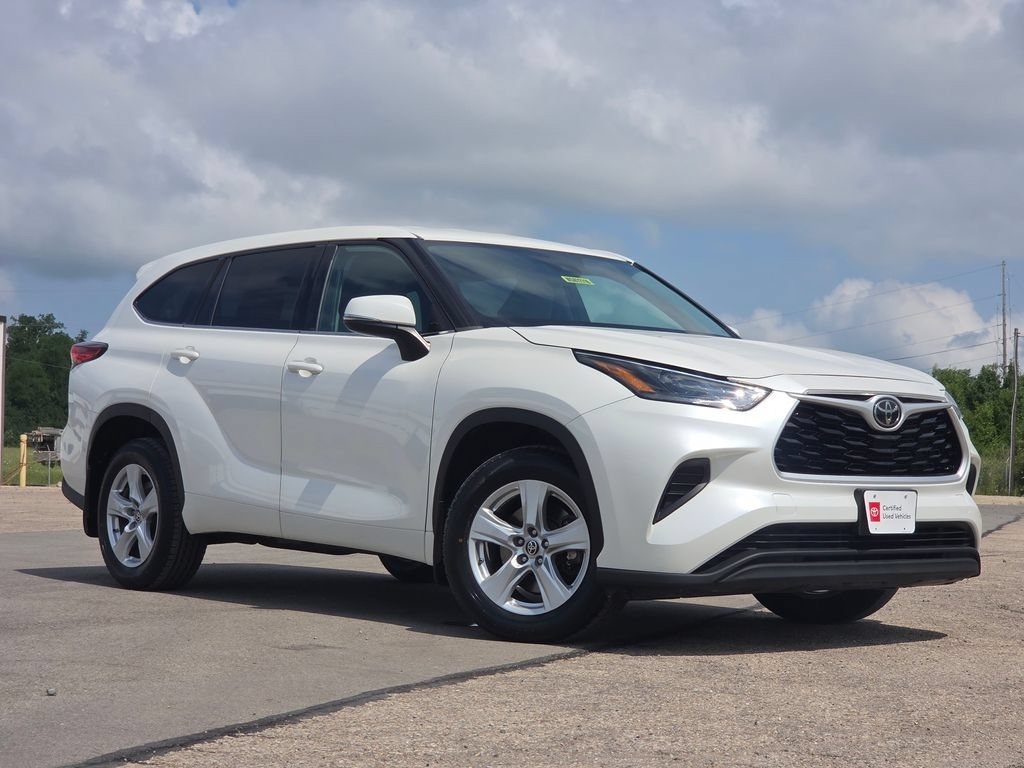 Used 2021 Toyota Highlander L AWD/4WD image 2