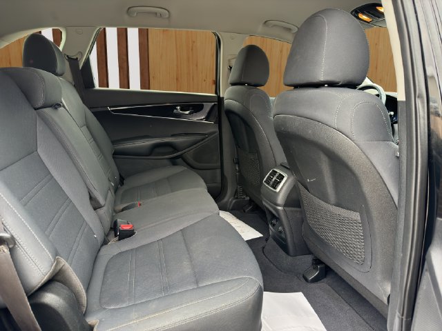 Used 2019 Kia Sorento AWD V6 image 21