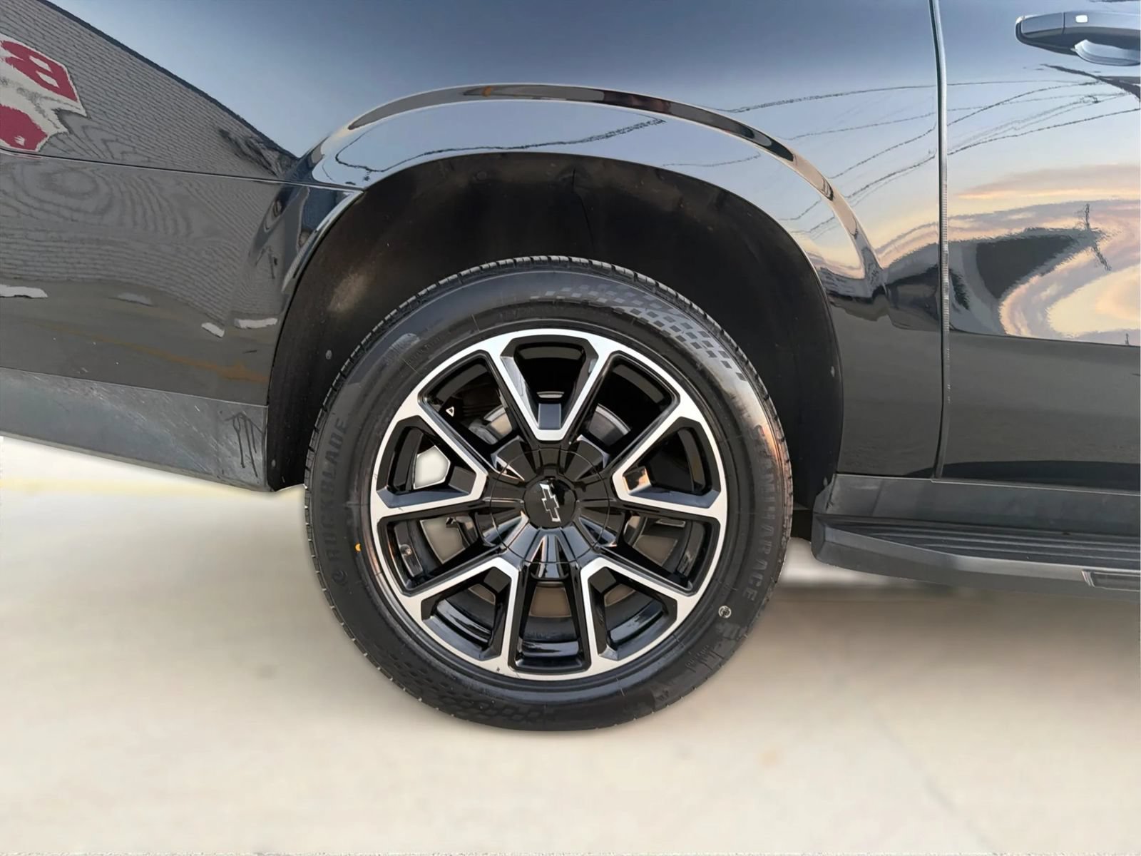 Used 2024 Chevrolet Suburban RST RWD image 28