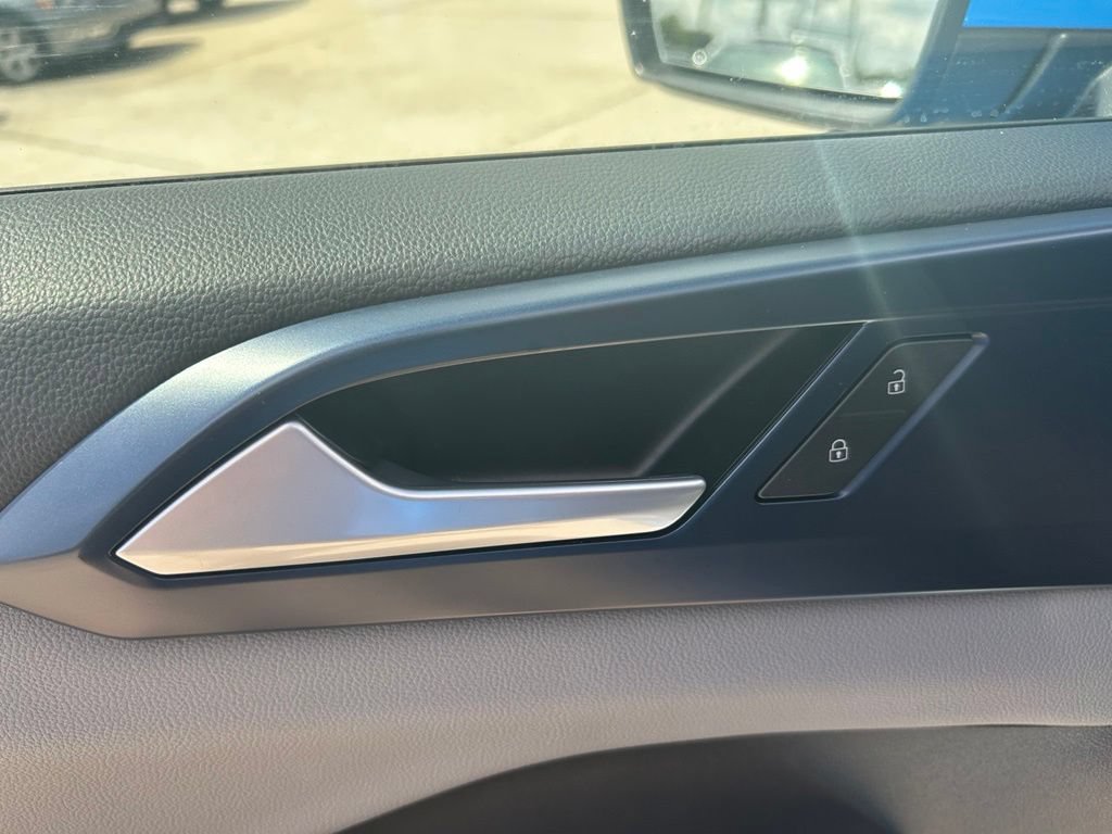 Certified 2022 Volkswagen Taos SE FWD image 48