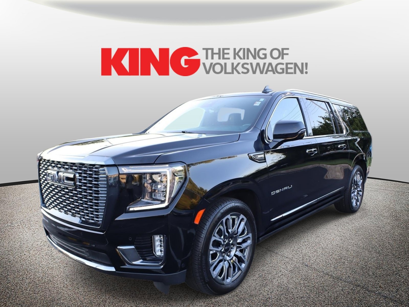 Used 2023 GMC Yukon XL Denali Ultimate AWD/4WD image 8