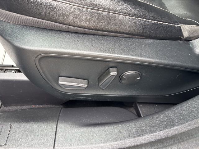 Used 2020 Ford Escape Titanium image 15