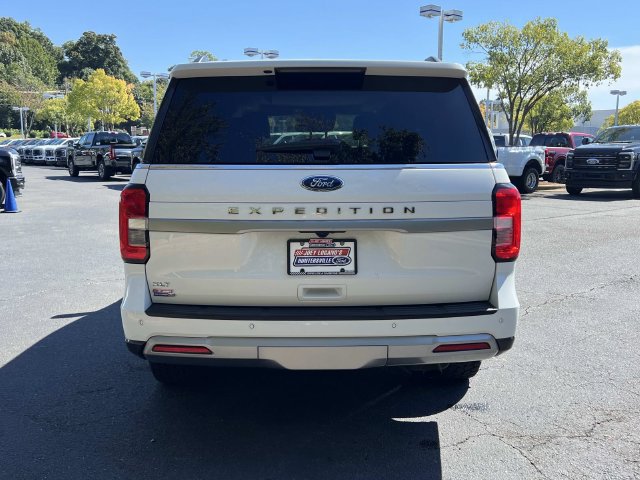 Used 2023 Ford Expedition XLT AWD/4WD image 12