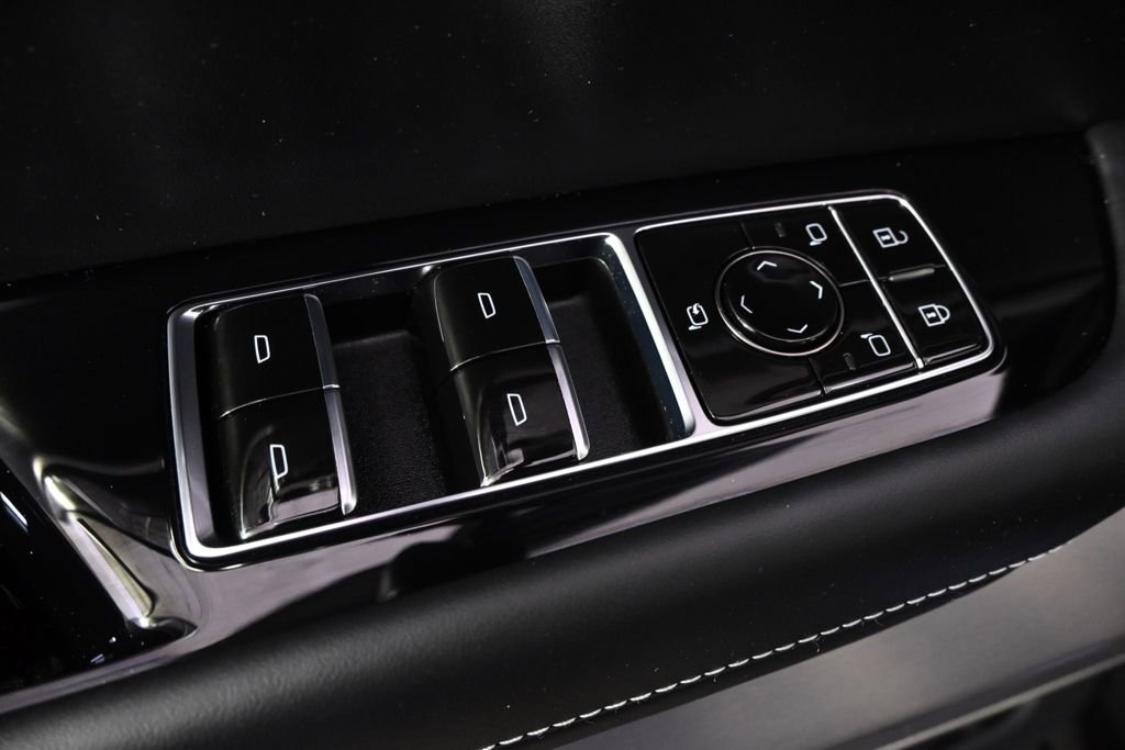 Certified 2026 Cadillac Vistiq Platinum w/ LPO, Floor Liner Package AWD/4WD image 24