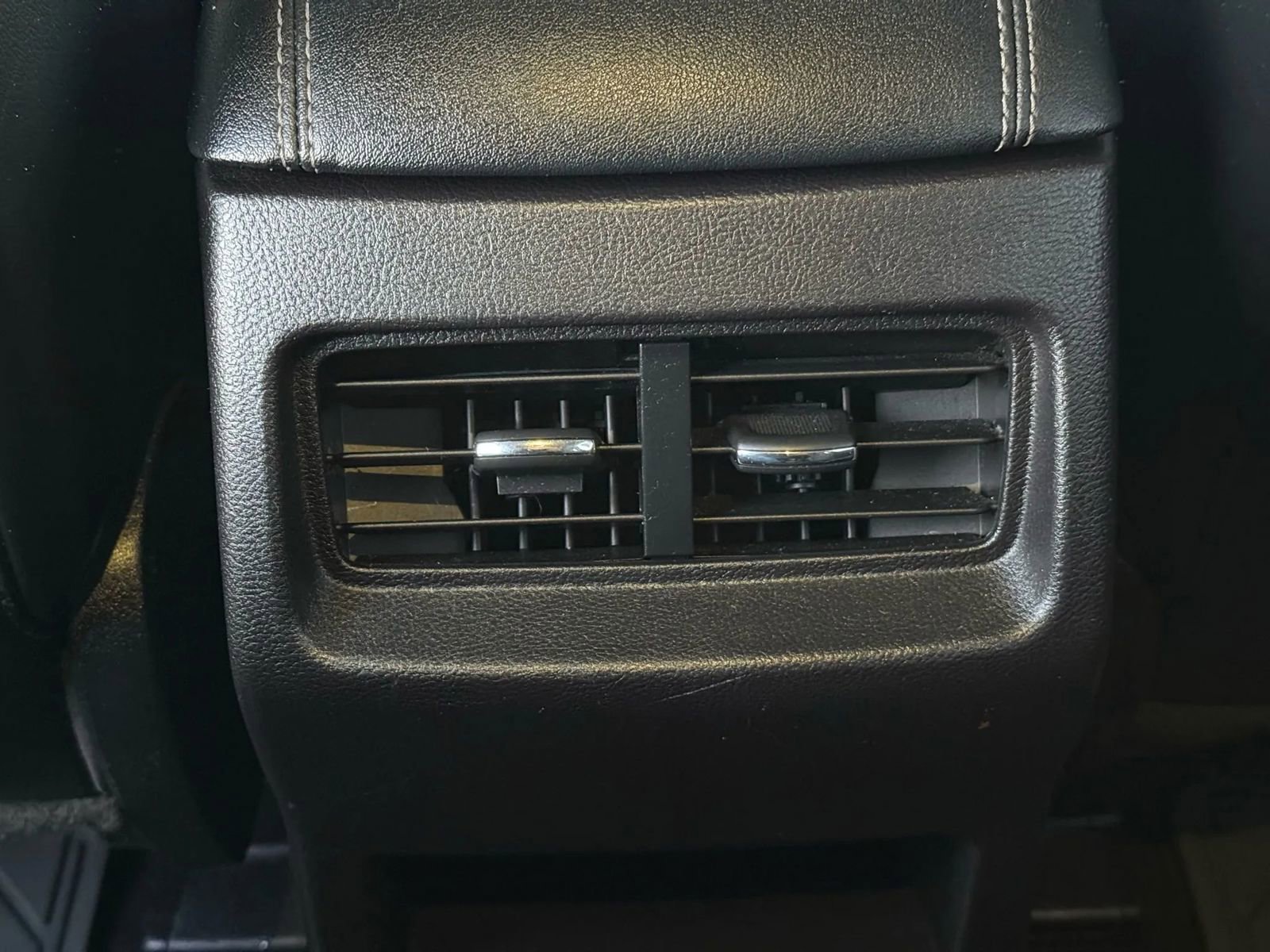 Used 2015 Ford Edge Titanium image 38