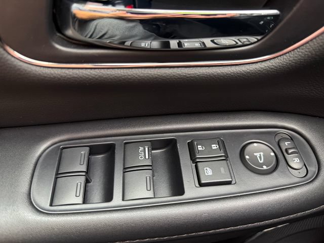 Used 2020 Honda HR-V Touring image 17