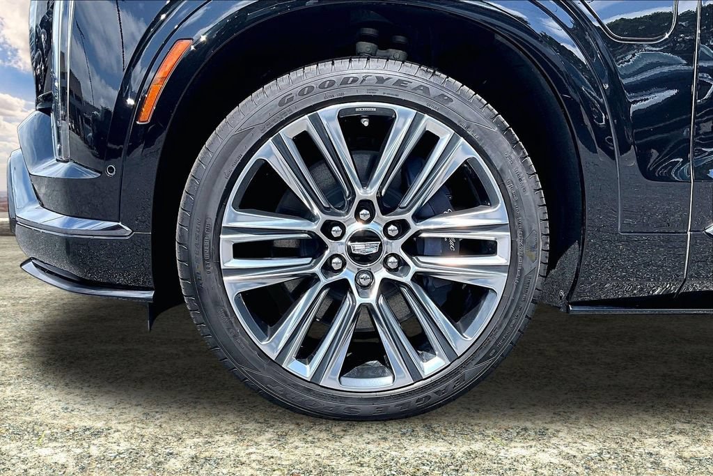 Certified 2026 Cadillac Vistiq Platinum w/ LPO, Floor Liner Package AWD/4WD image 34