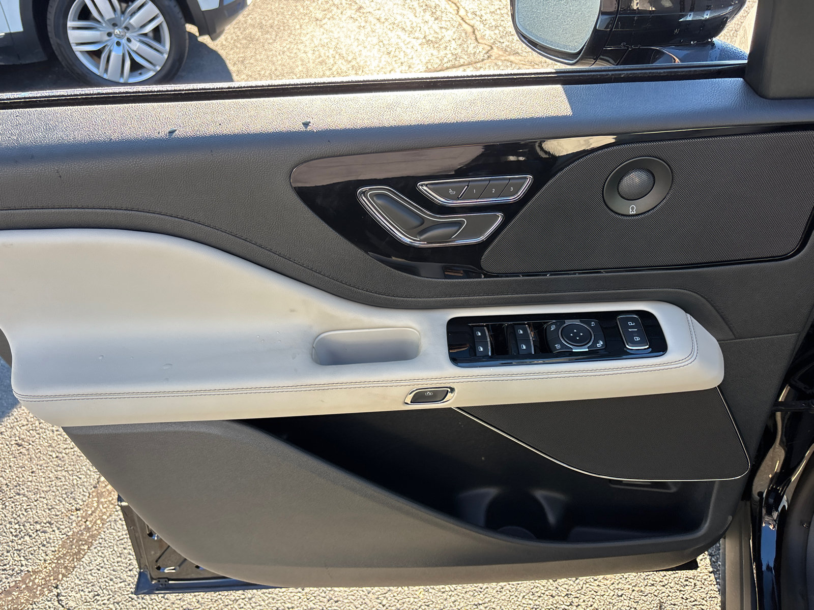 New 2026 Lincoln Aviator Reserve w/ Illumination Package AWD/4WD image 11