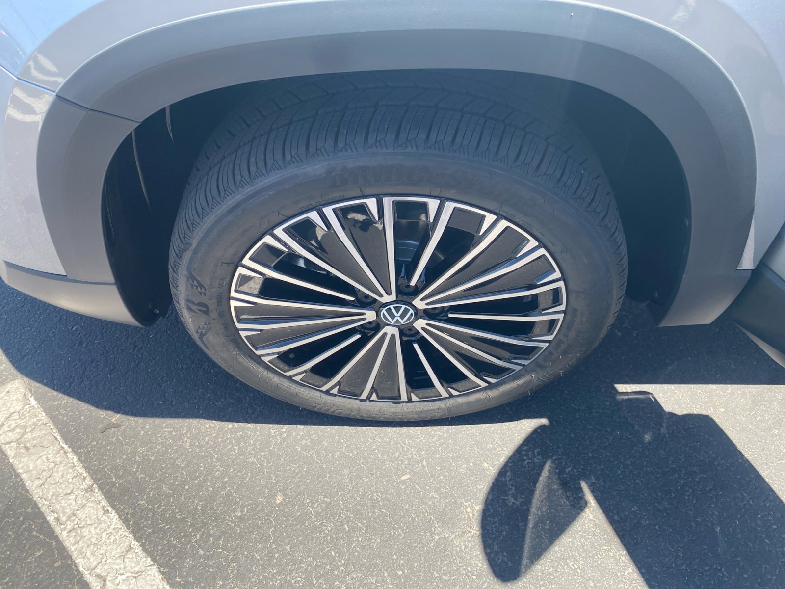 New 2025 Volkswagen Taos SE image 25