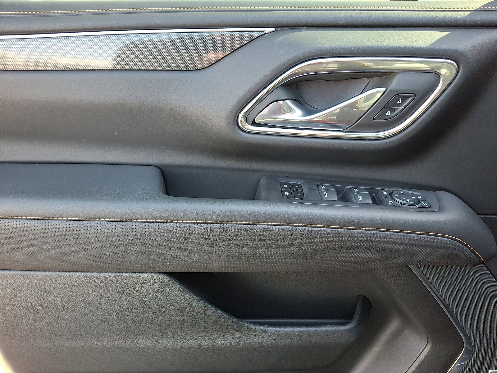 Used 2023 GMC Yukon AT4 image 11