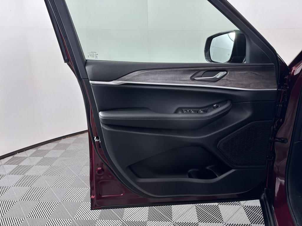 New 2026 Jeep Grand Cherokee Altitude AWD/4WD image 27