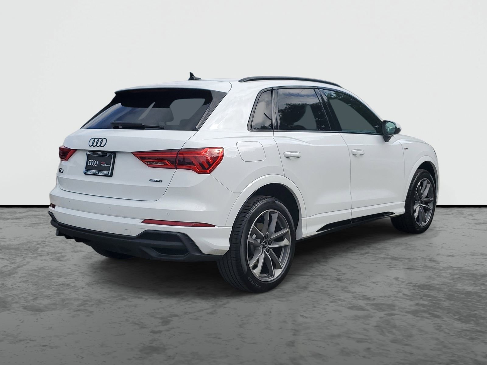 Used 2025 Audi Q3 2.0T Premium w/ Convenience Package AWD/4WD image 4