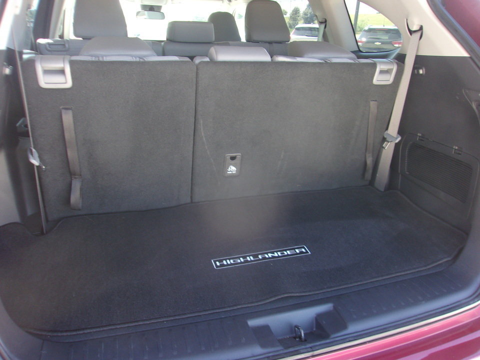 Used 2020 Toyota Highlander LE AWD/4WD image 18