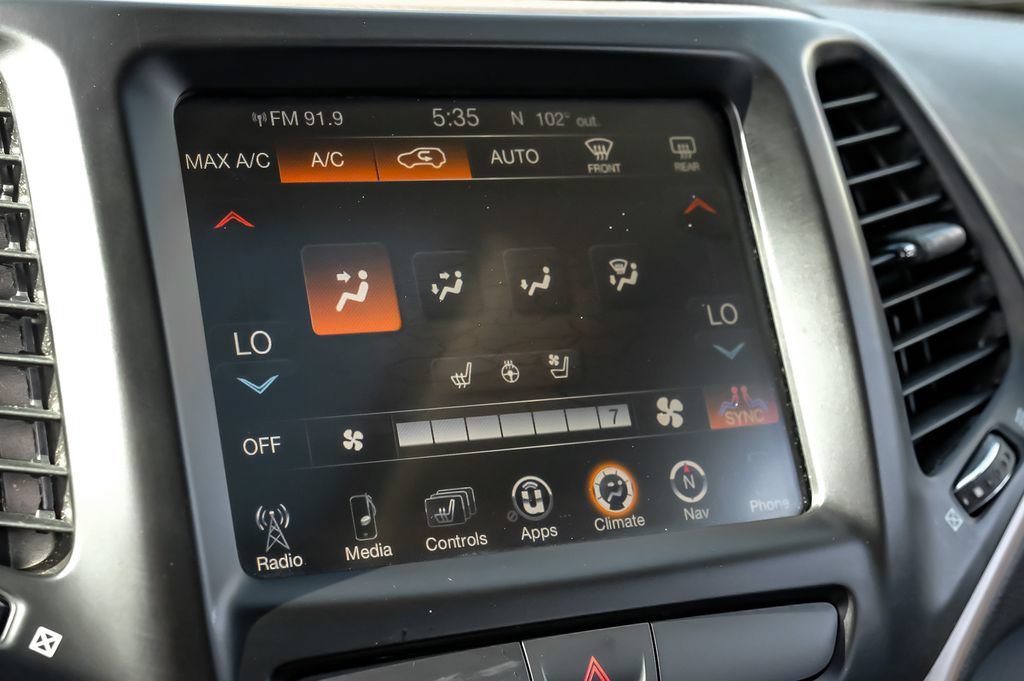 Used 2017 Jeep Cherokee Limited w/ Luxury Group AWD/4WD image 26