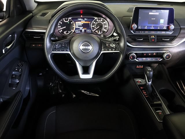Used 2025 Nissan Altima 2.5 SV AWD/4WD image 3