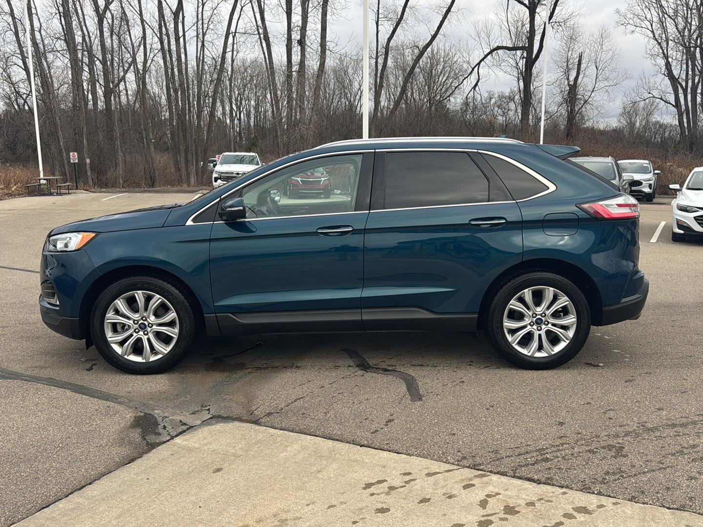 Used 2020 Ford Edge Titanium w/ Class II Trailer Tow Package image 2