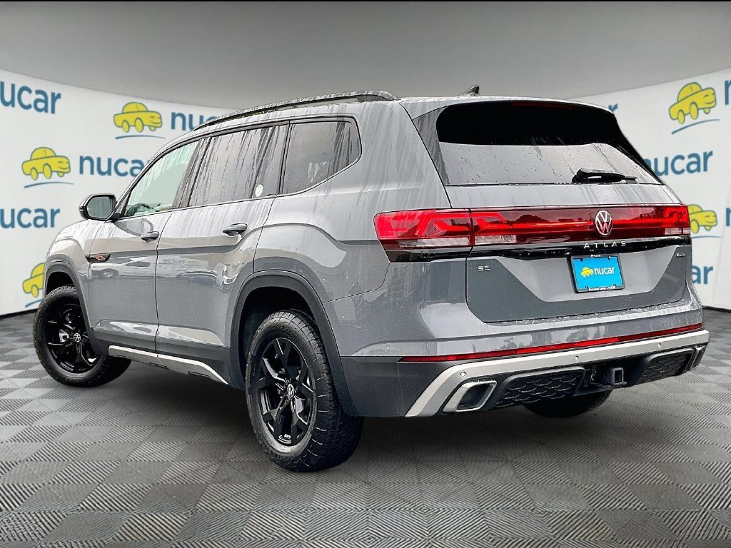 Used 2025 Volkswagen Atlas Peak Edition SE AWD/4WD image 4