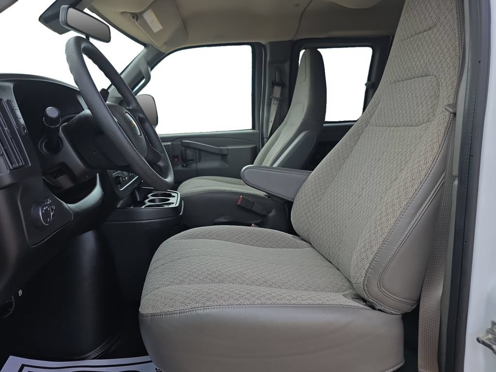 Used 2025 Chevrolet Express 3500 LS RWD image 10