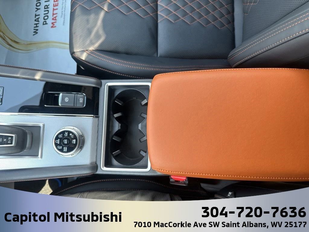 New 2025 Mitsubishi Outlander SEL image 32