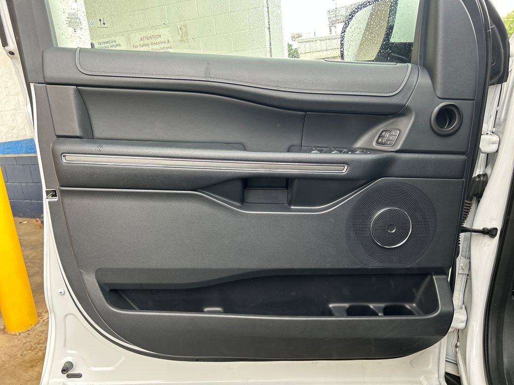 Used 2024 Ford Expedition XLT AWD/4WD image 9