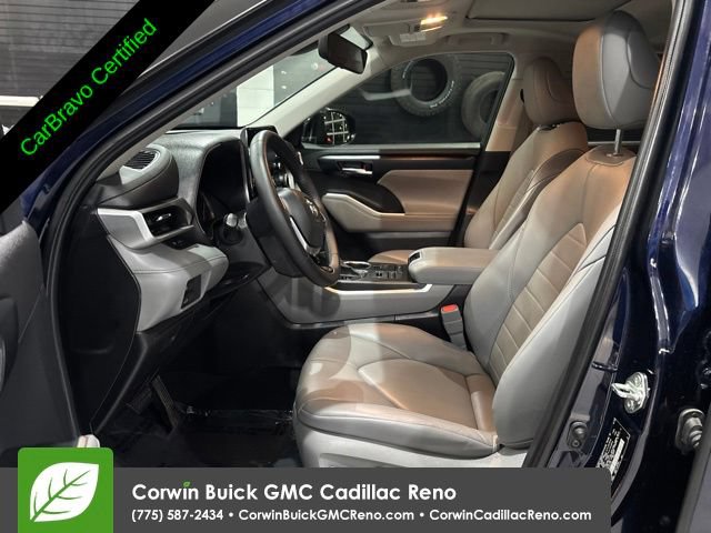 Used 2020 Toyota Highlander XLE AWD/4WD image 11