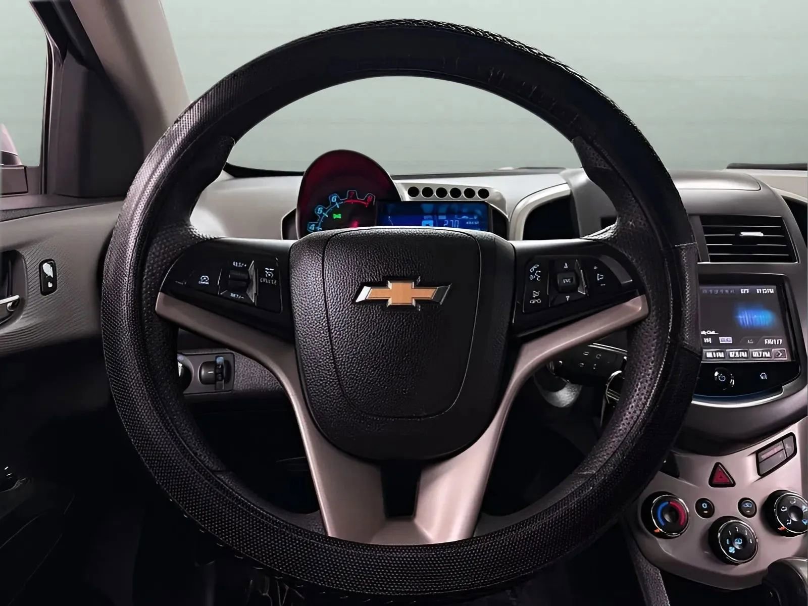Used 2016 Chevrolet Sonic LT FWD image 17