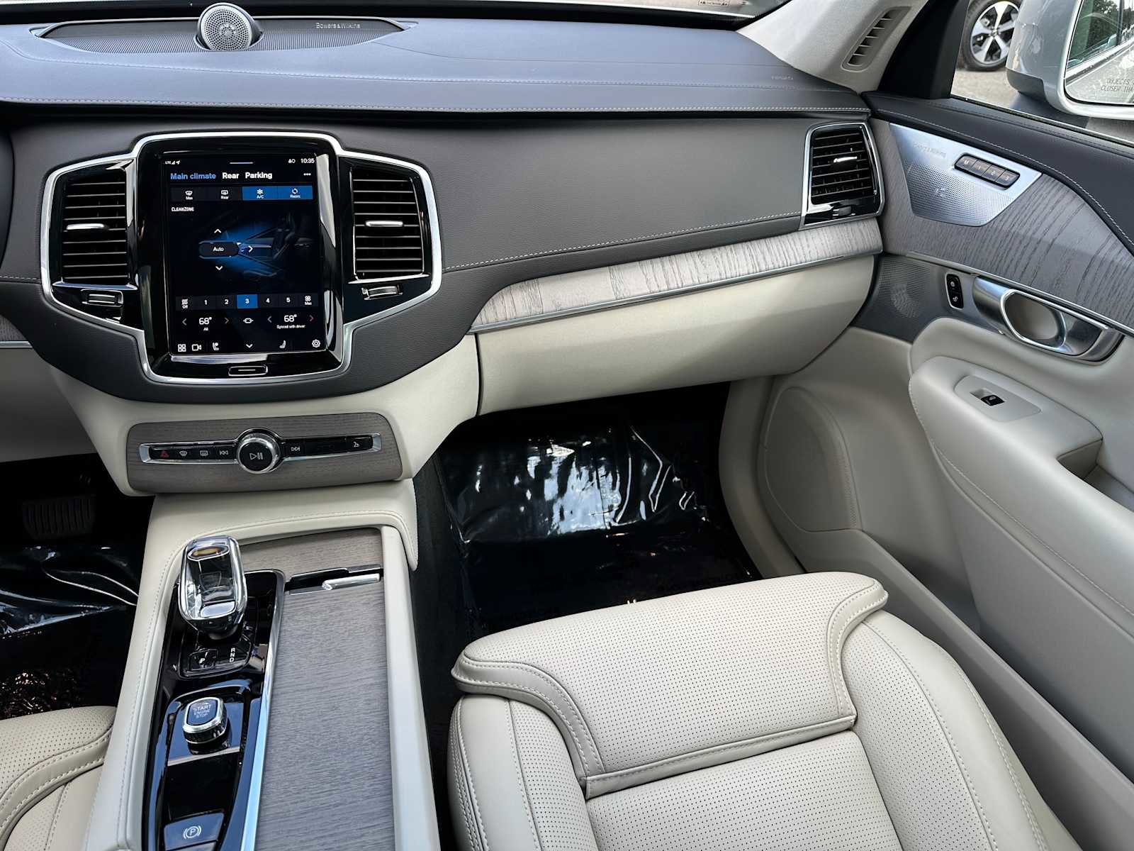 Used 2025 Volvo XC90 B6 Ultra w/ Lounge Package image 22