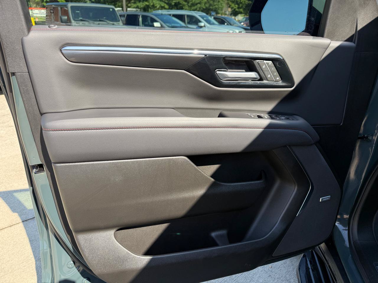 Used 2025 Chevrolet Tahoe RST w/ Comfort Package AWD/4WD image 12