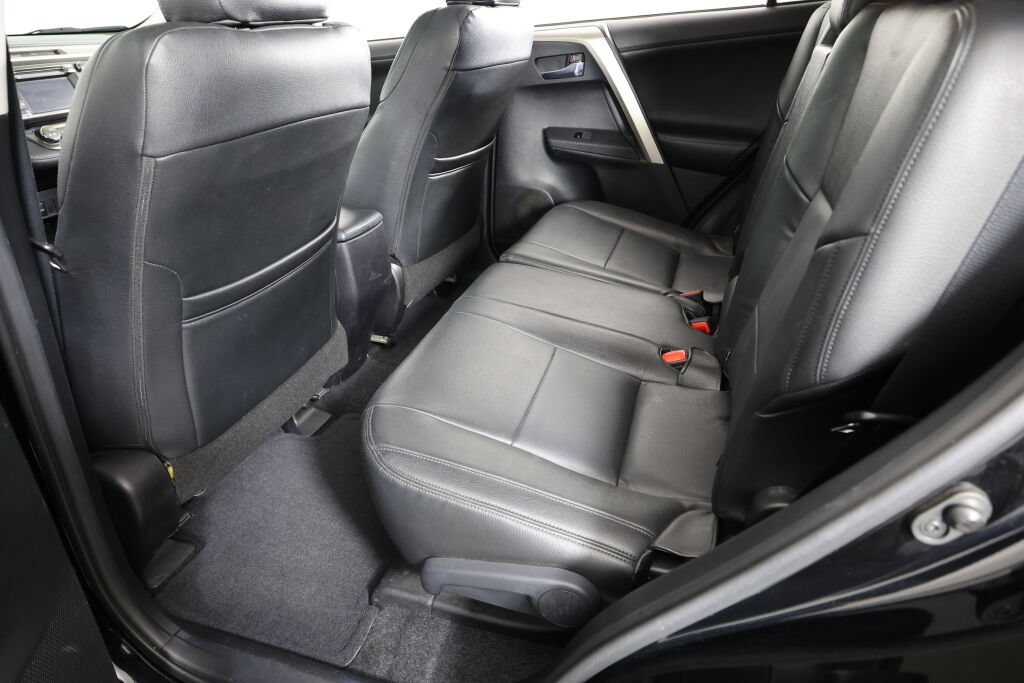 Used 2015 Toyota RAV4 XLE AWD/4WD image 17