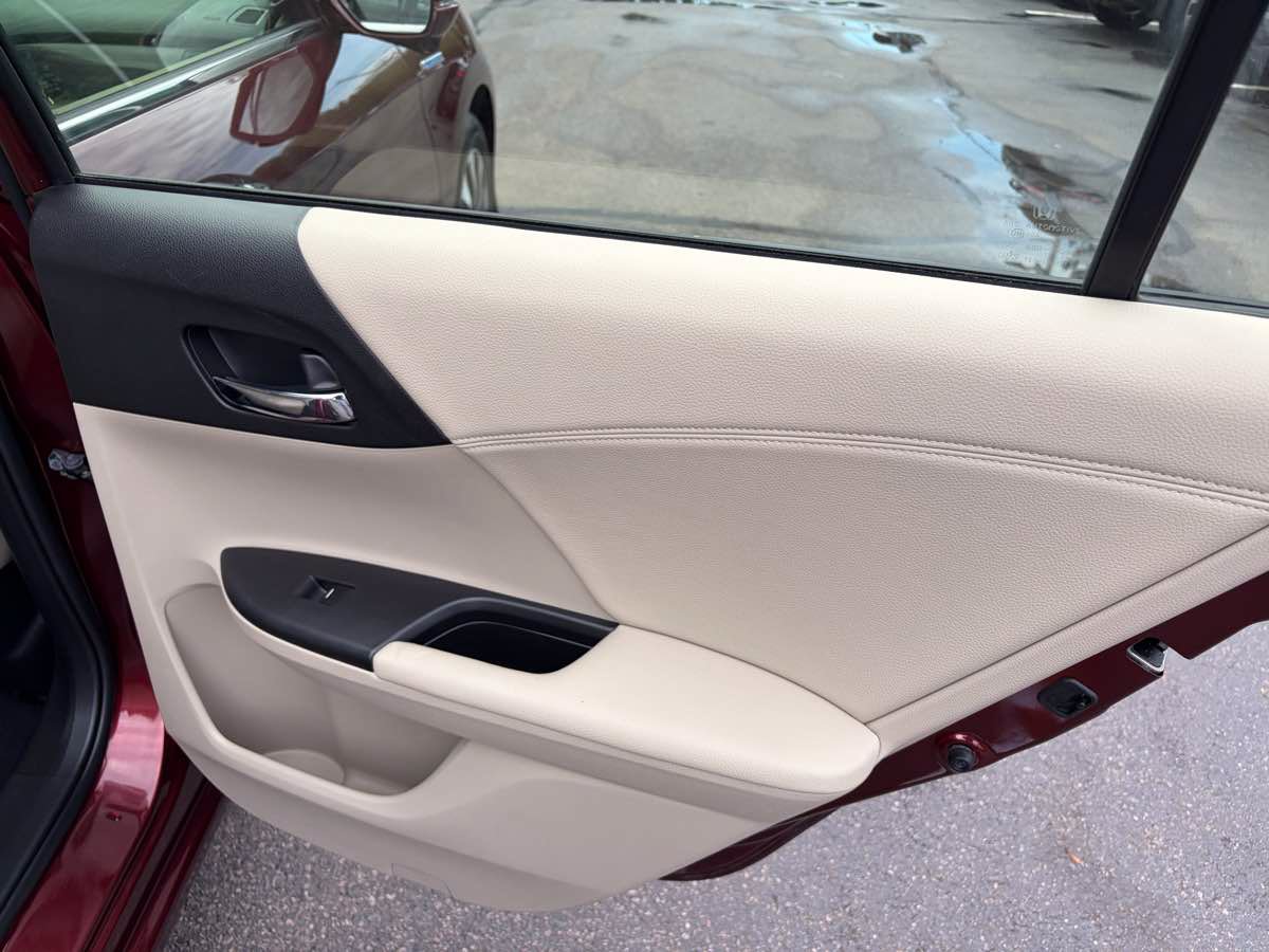 Used 2017 Honda Accord EX-L image 24