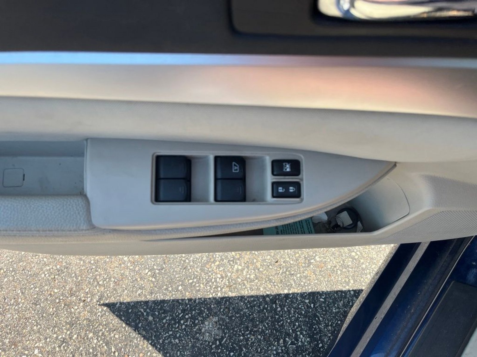 Used 2010 Subaru Legacy 2.5i Premium AWD/4WD image 9