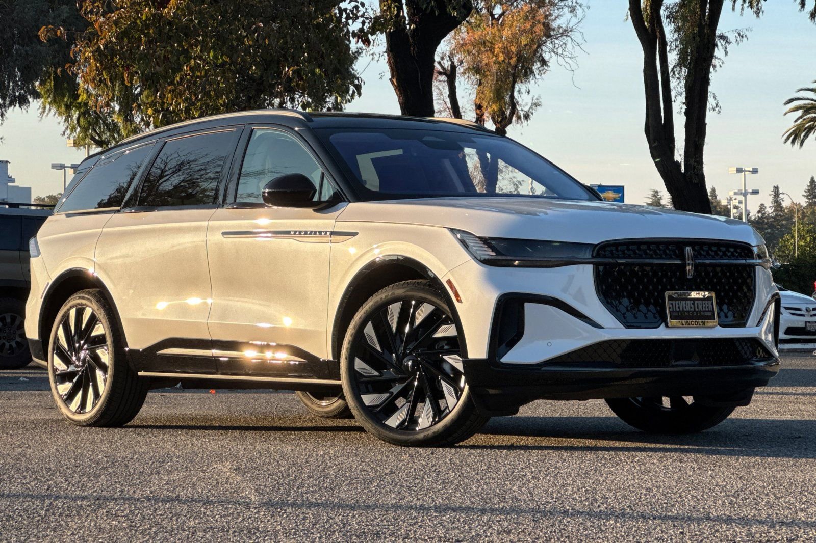 New 2026 Lincoln Nautilus Reserve AWD/4WD image 2