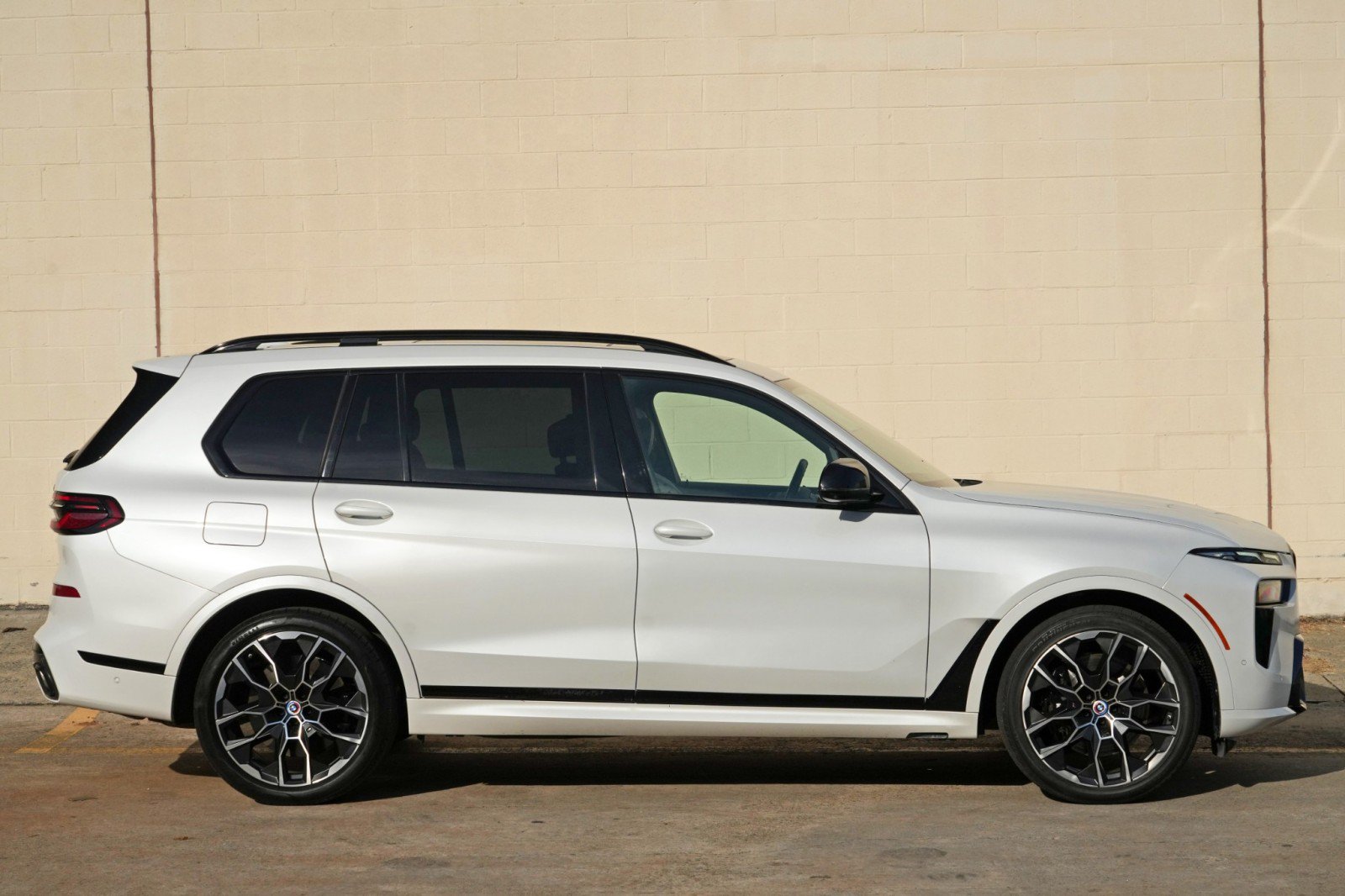 Used 2023 BMW X7 M60i w/ Climate Comfort Package AWD/4WD image 59