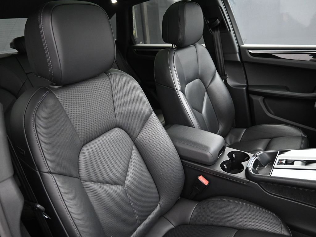 Certified 2023 Porsche Macan AWD/4WD image 28