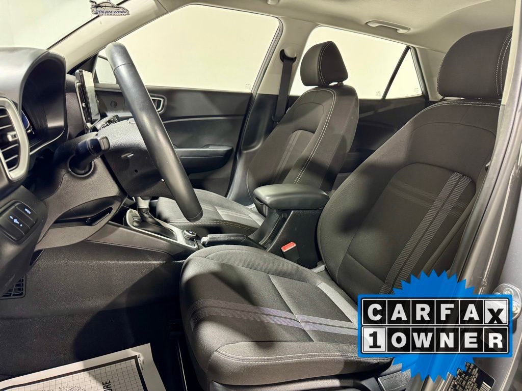 Used 2024 Hyundai Venue SEL image 2