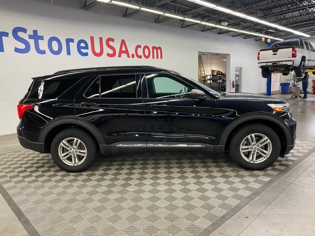 Used 2022 Ford Explorer XLT AWD/4WD image 9