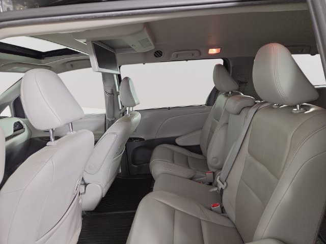 Used 2019 Toyota Sienna XLE Premium FWD image 15
