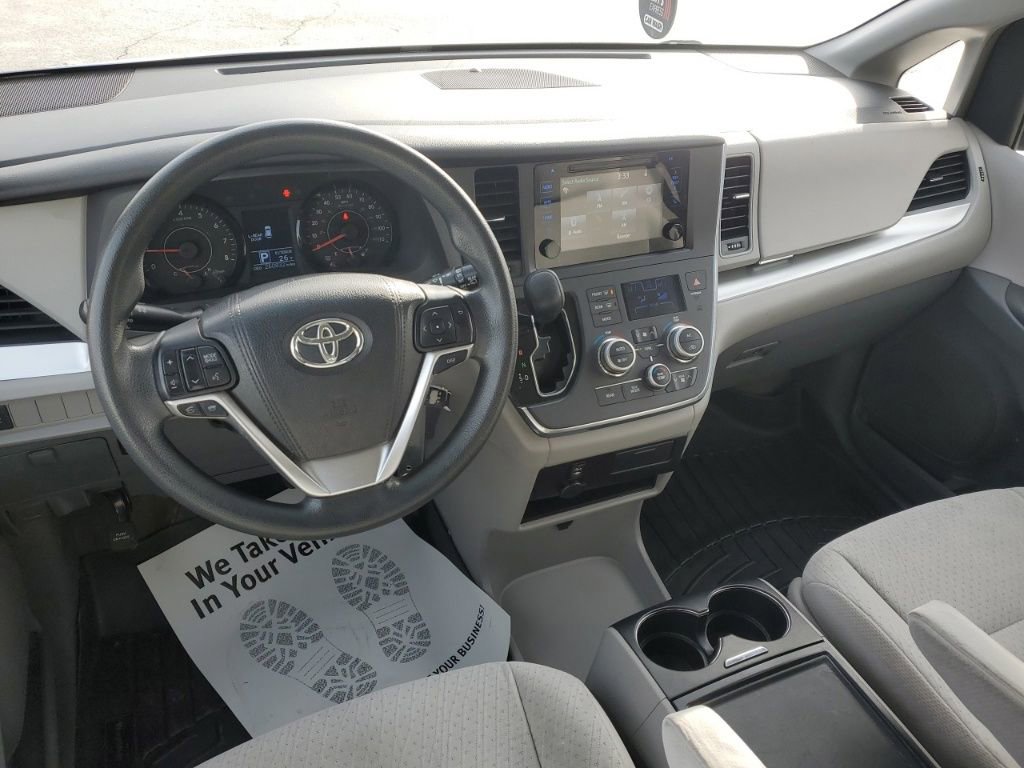 Used 2015 Toyota Sienna LE image 22