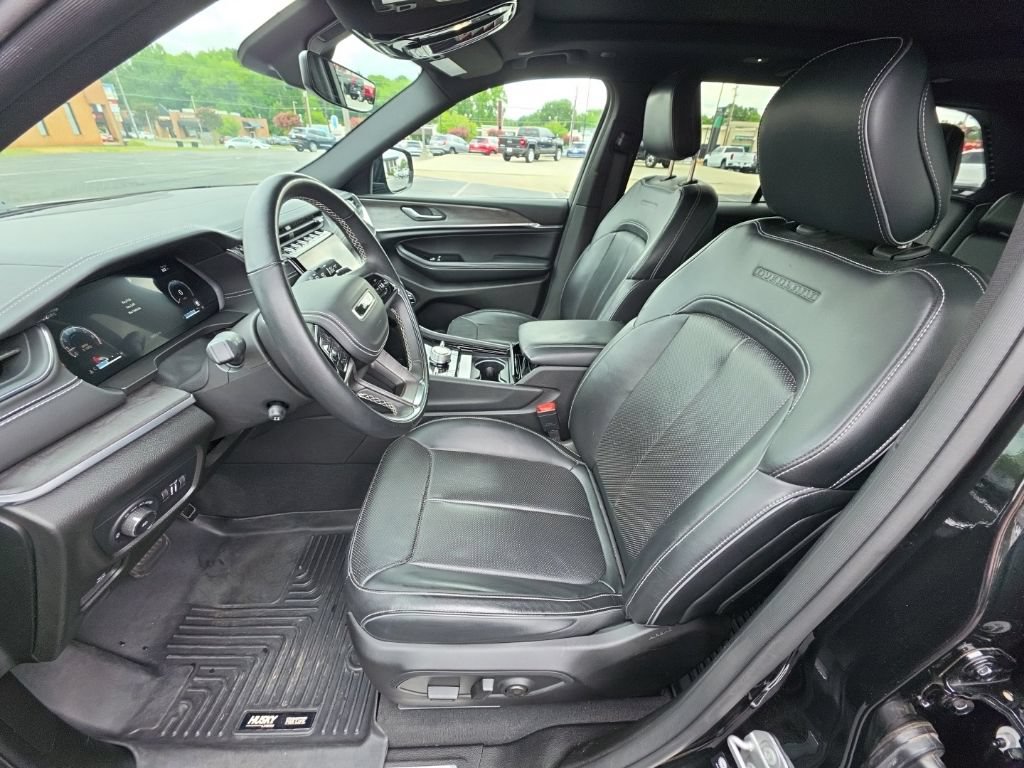 Used 2022 Jeep Grand Cherokee Overland AWD/4WD image 13